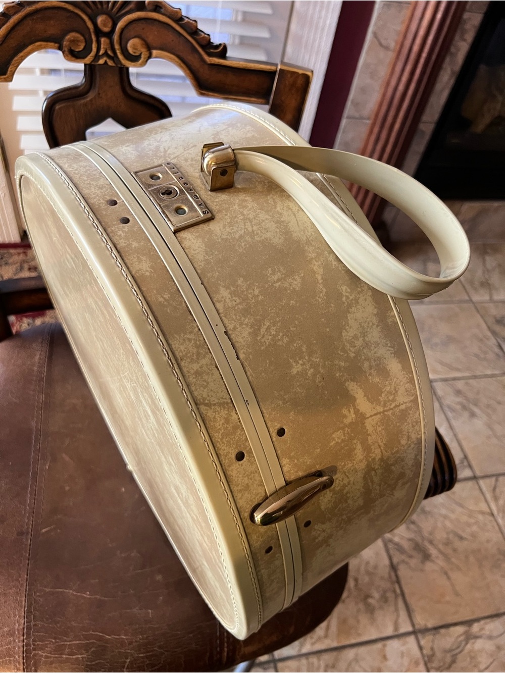 Vintage Samsonite Gold Round Hat Box with Cream Handle - Picture 2 of 8